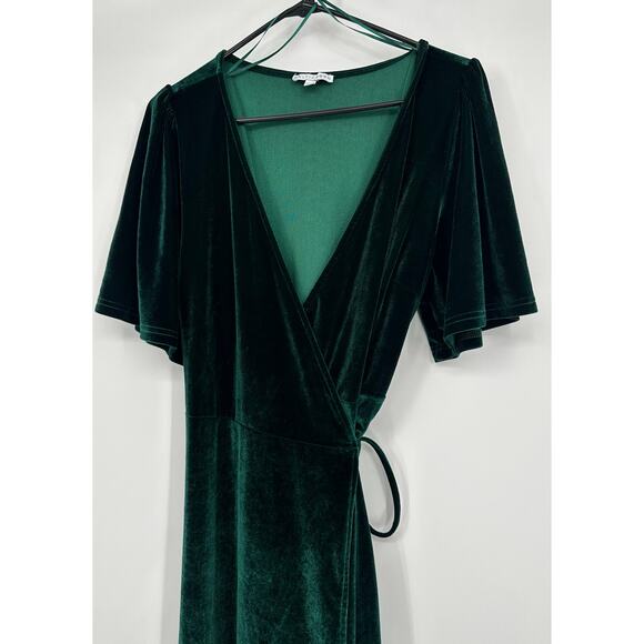 Baltic Born Meghan Velvet Wrap Maxi Dress in emerald green - Picture 4 of 11